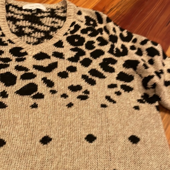 JOHN JENN SPOTTED V NECK SWEATER - Picture 8 of 12